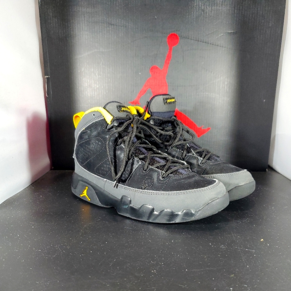 SIZE 1Y- JORDAN 9 RETRO CHARCOAL UNIVERSITY GOLD.. professionally cleaned and st